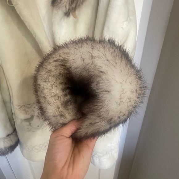 Faux fur coat - Picture 5 of 8